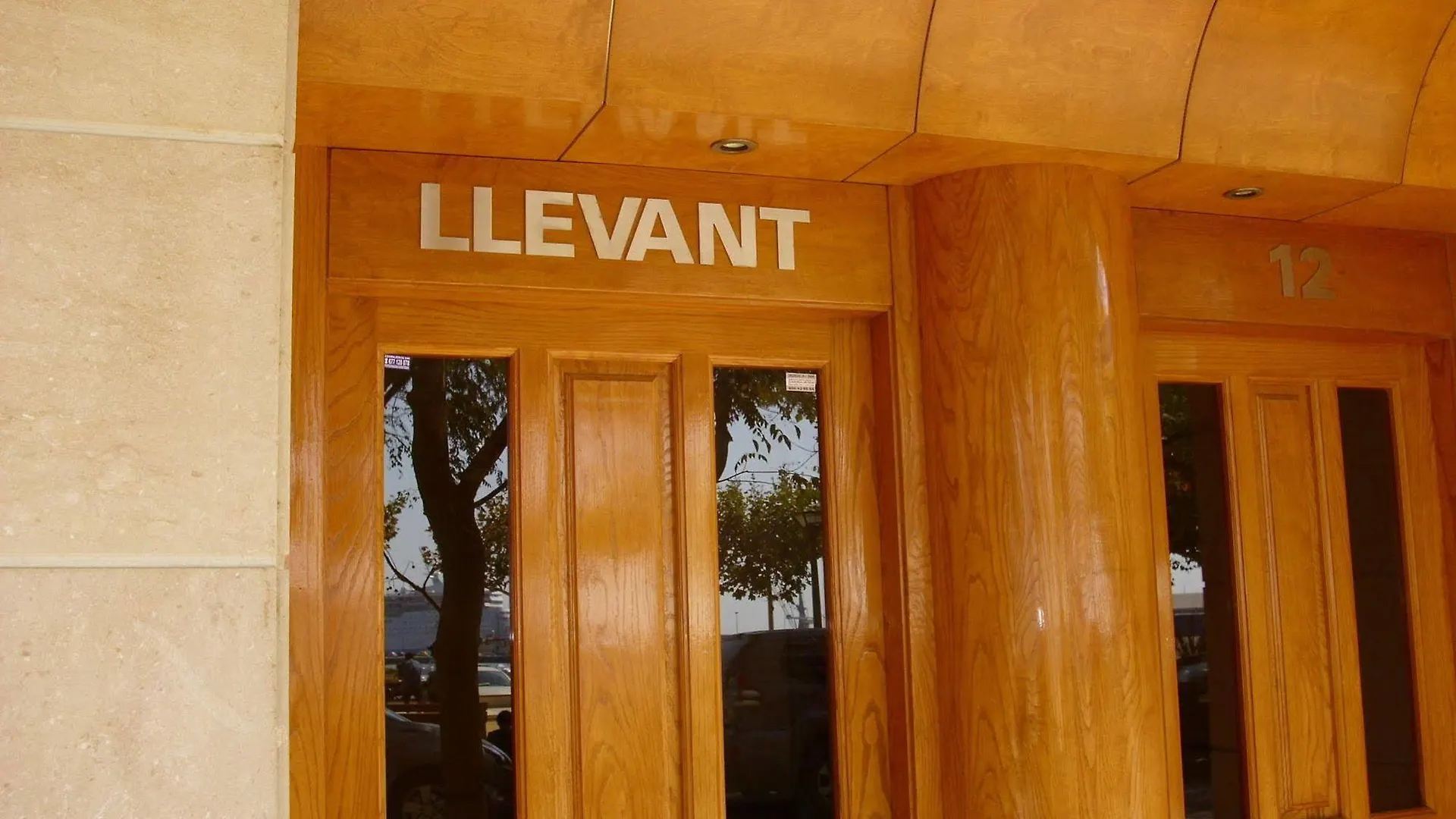Edifici Llevant I Ponent 팔라모스